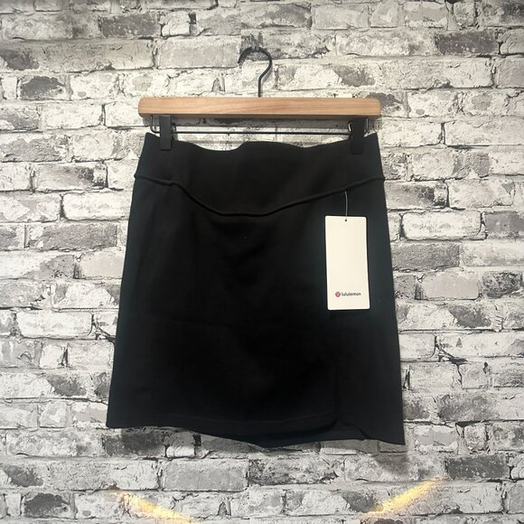 lululemon athletica Dresses & Skirts - NWT Lululemon Scuba High Rise Mini Skirt Size Medium (BLK) LW8ALSS